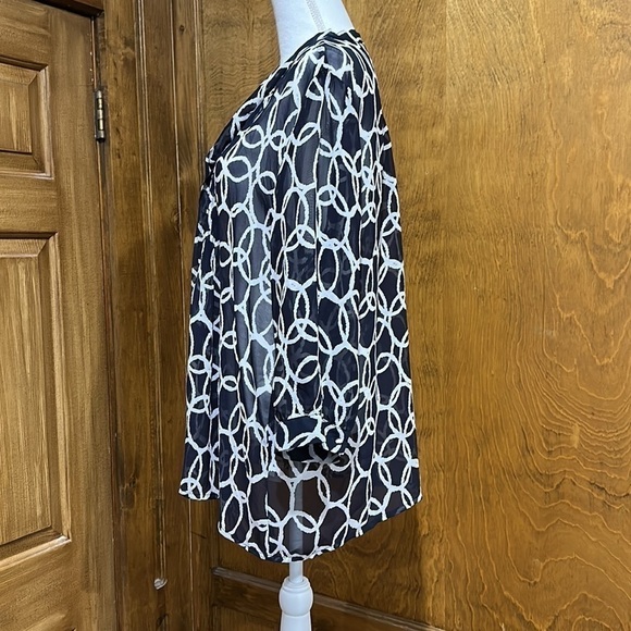 Banana Republic Abstract Print Top Size XL - EUC - Picture 4 of 7